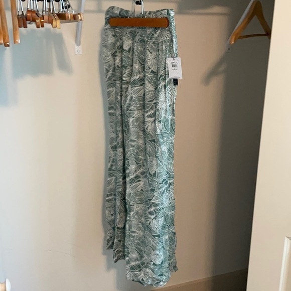 O'Neill Pants - O’Neill. Green and white pants. NWT.